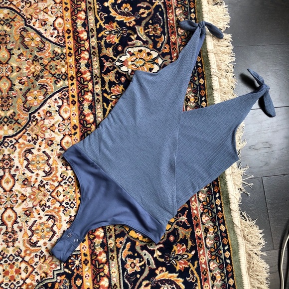 DYNAMITE Knot Shoulder Bodysuit - Picture 3 of 5